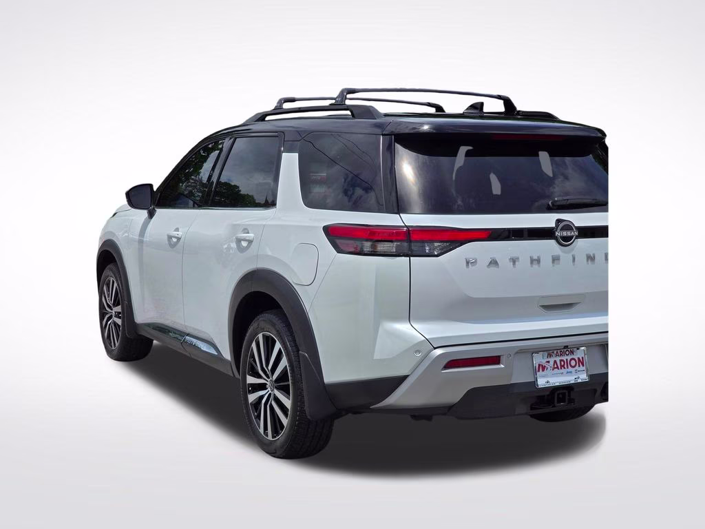 2025 Everest White Pearl Tricoat/Super Black Nissan Pathfinder Platinum 4X4 SUV