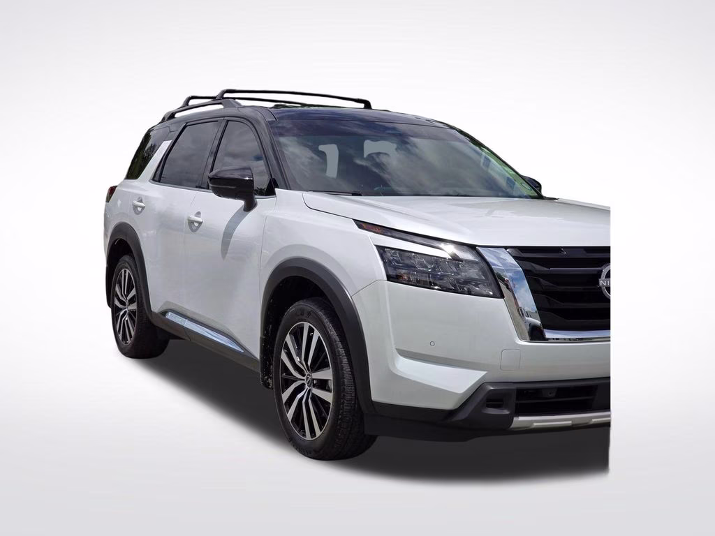 2025 Everest White Pearl Tricoat/Super Black Nissan Pathfinder Platinum 4X4 SUV