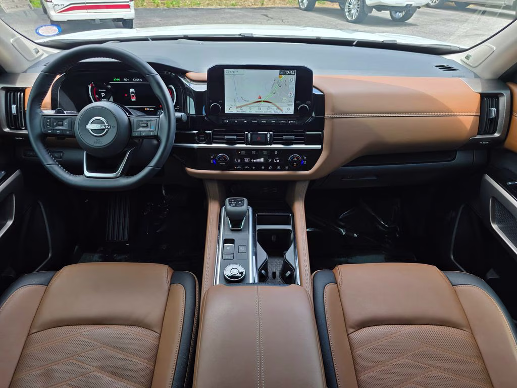 2025 Everest White Pearl Tricoat/Super Black Nissan Pathfinder Platinum 4X4 SUV