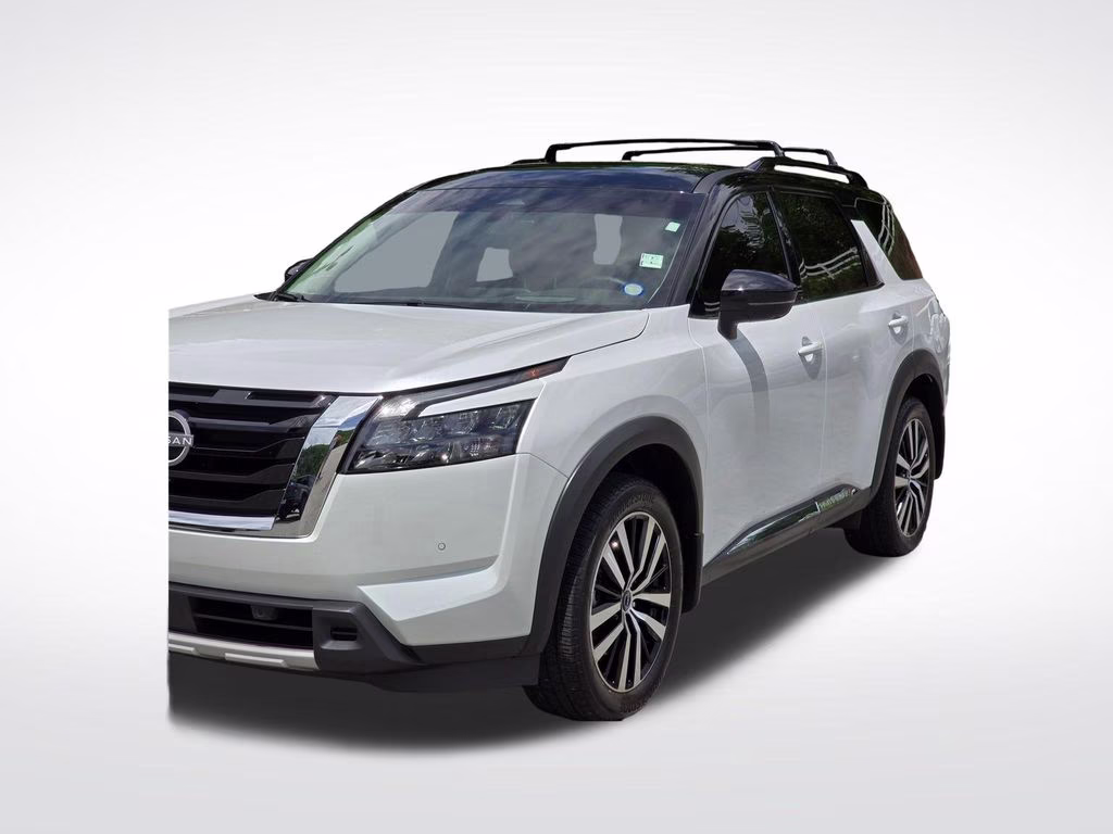 2025 Everest White Pearl Tricoat/Super Black Nissan Pathfinder Platinum 4X4 SUV