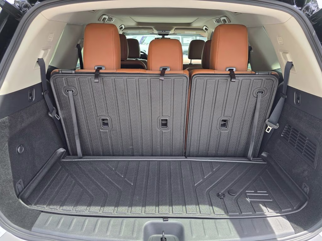 2025 Everest White Pearl Tricoat/Super Black Nissan Pathfinder Platinum 4X4 SUV