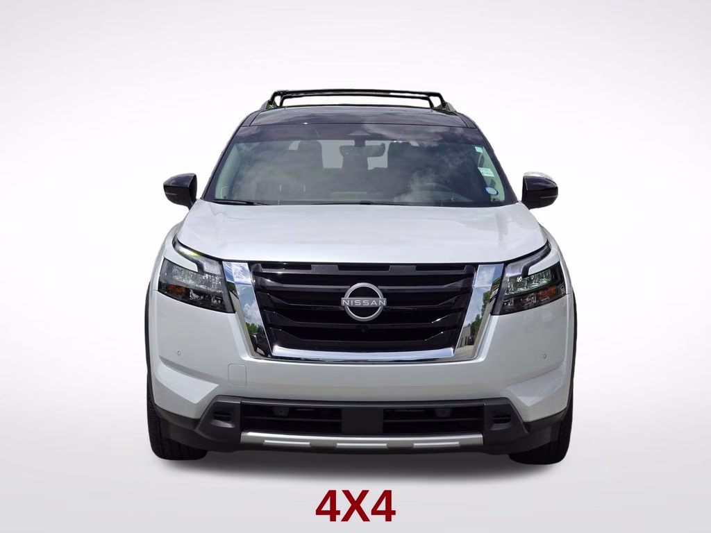 2025 Everest White Pearl Tricoat/Super Black Nissan Pathfinder Platinum 4X4 SUV