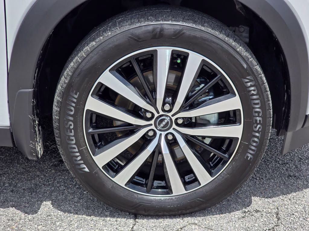 2025 Everest White Pearl Tricoat/Super Black Nissan Pathfinder Platinum 4X4 SUV
