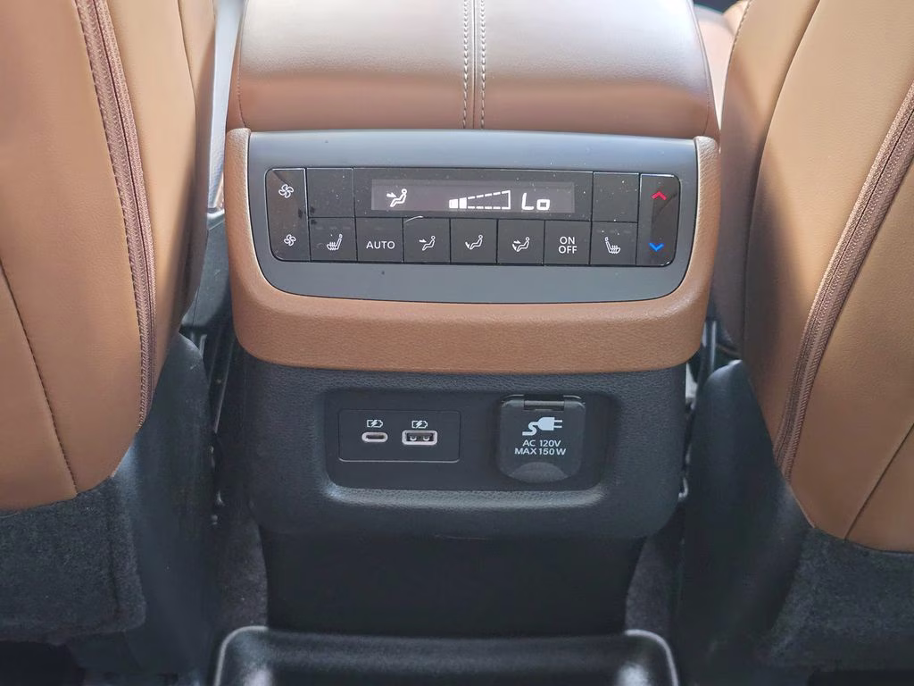 2025 Everest White Pearl Tricoat/Super Black Nissan Pathfinder Platinum 4X4 SUV