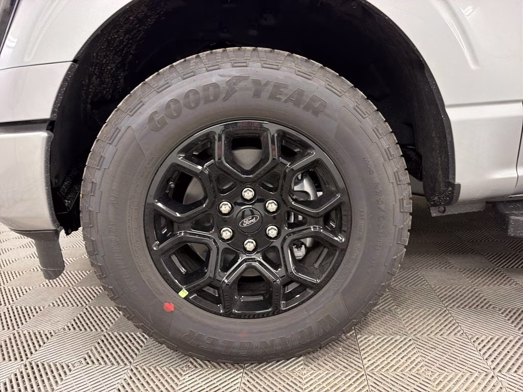 2026 ICONIC SILVER Ford F-150 Lariat RWD Truck