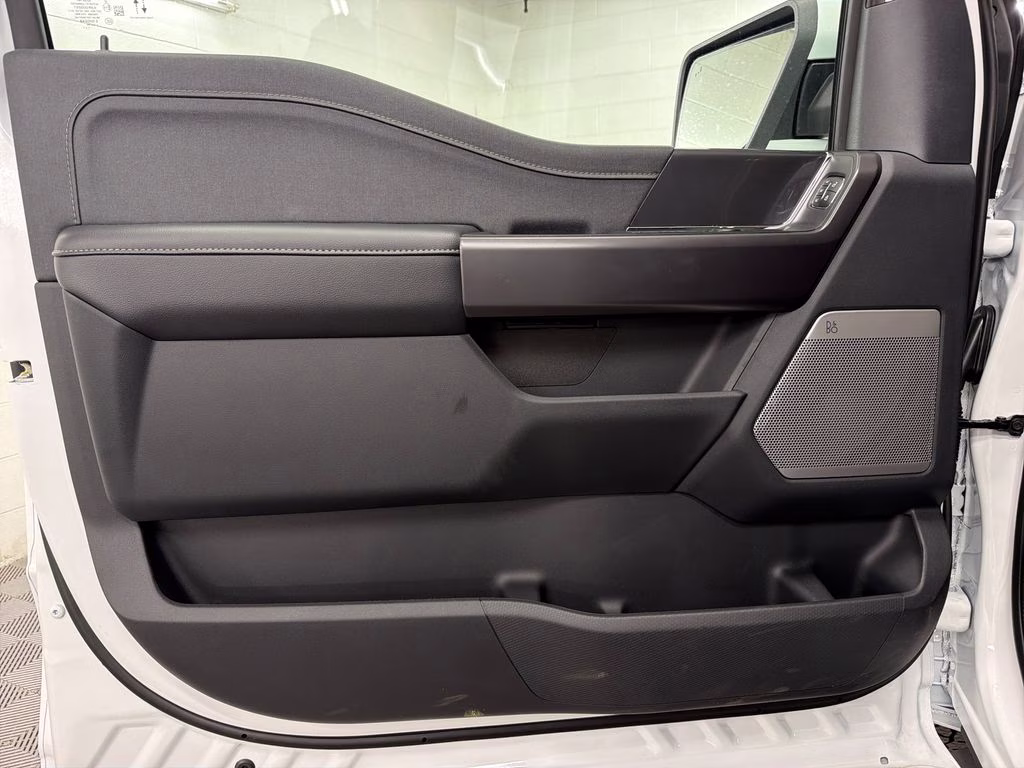 2026 OXFORD WHITE Ford F-150 Lariat 4X4 Truck