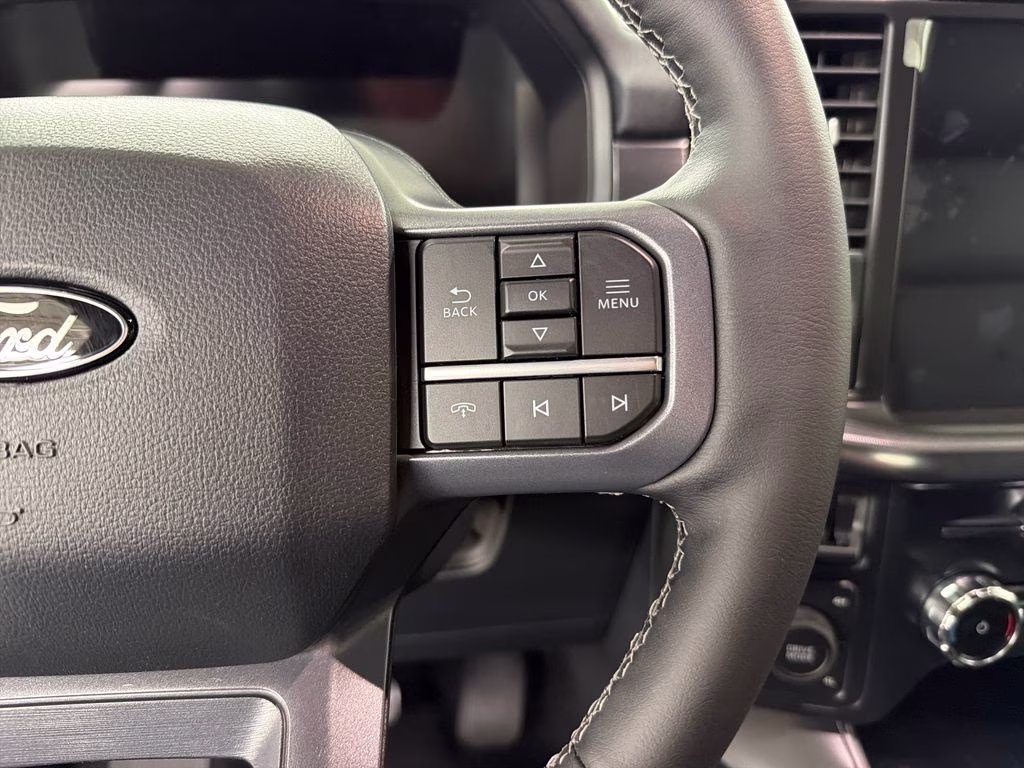 2026 OXFORD WHITE Ford F-150 Lariat 4X4 Truck