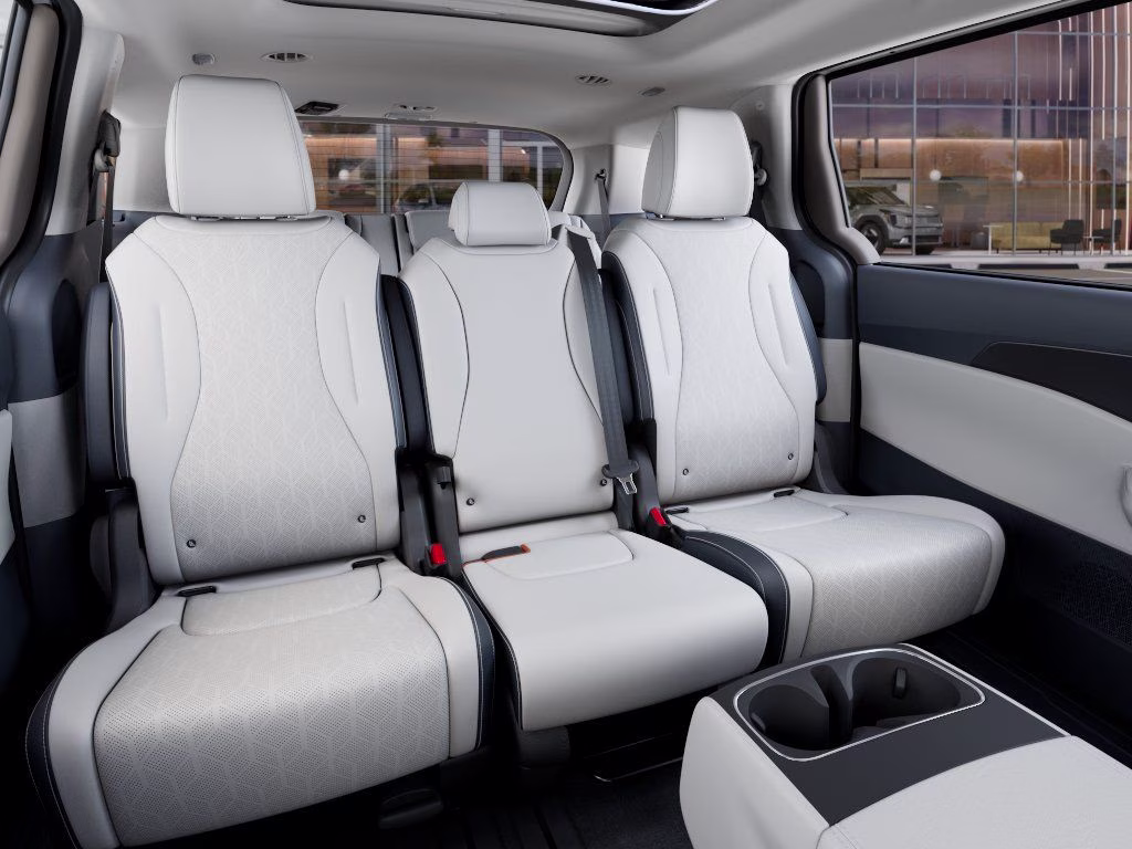 2026 Snow White Pearl Kia Carnival Hybrid SX FWD Van