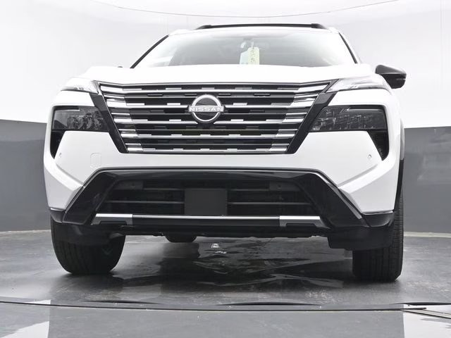 2026 Everest White Pearl/Super Black Nissan Rogue Platinum AWD SUV