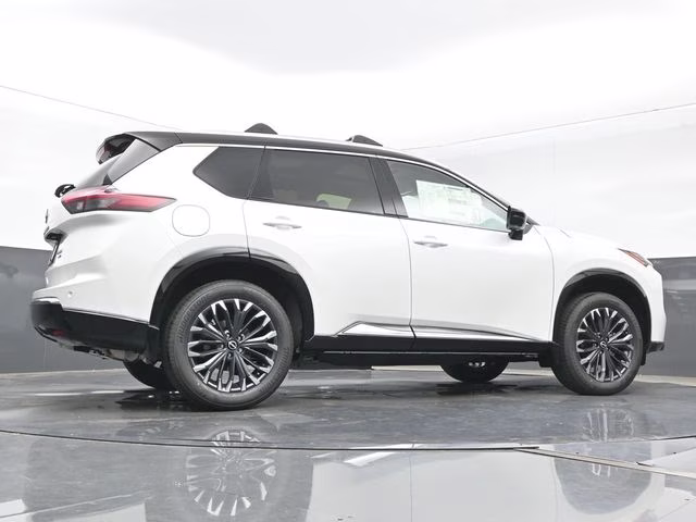 2026 Everest White Pearl/Super Black Nissan Rogue Platinum AWD SUV