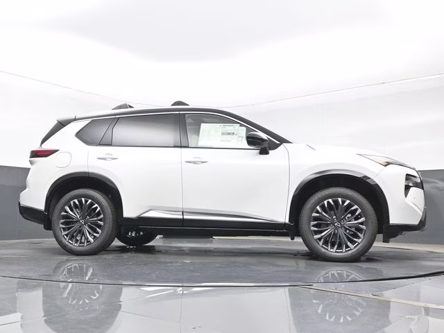 2026 Everest White Pearl/Super Black Nissan Rogue Platinum AWD SUV