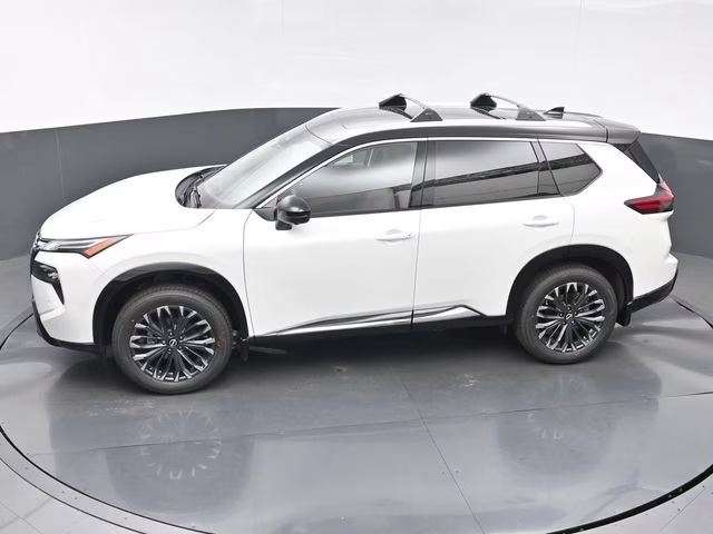 2026 Everest White Pearl/Super Black Nissan Rogue Platinum AWD SUV