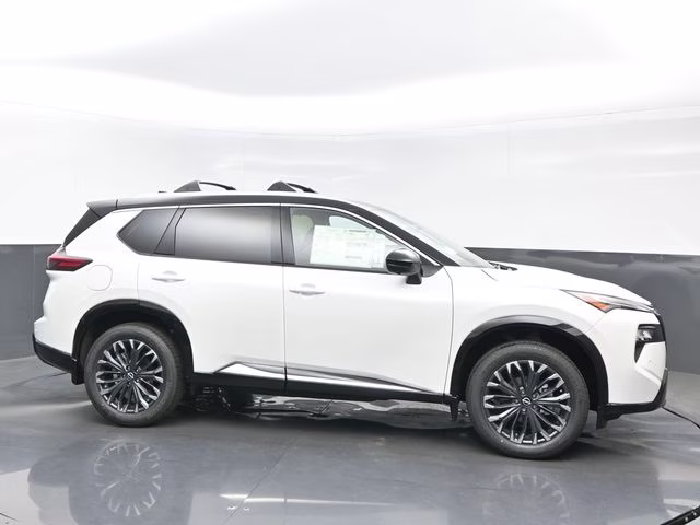 2026 Everest White Pearl/Super Black Nissan Rogue Platinum AWD SUV