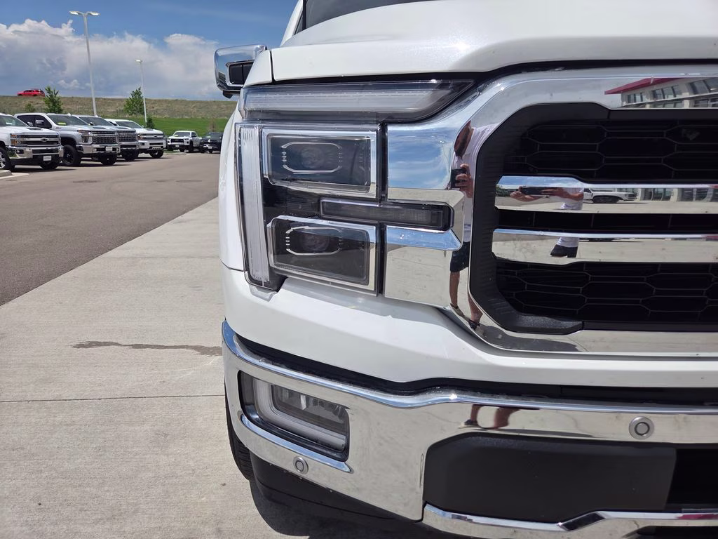 2024 White Metallic Ford F-150 Lariat 4X4 Truck