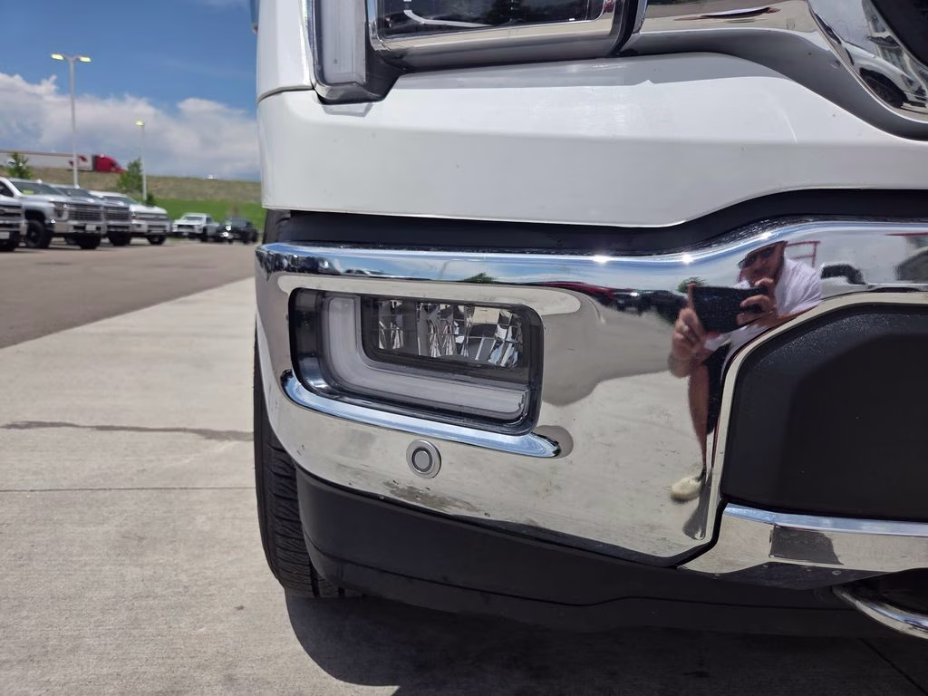 2024 White Metallic Ford F-150 Lariat 4X4 Truck