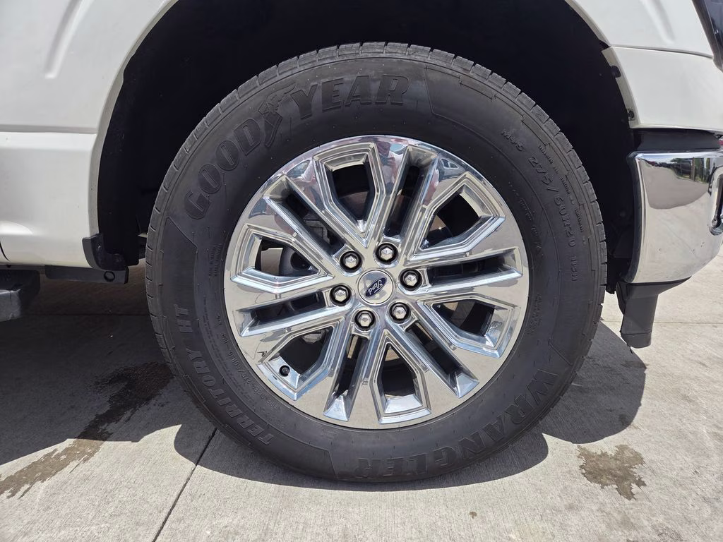2024 White Metallic Ford F-150 Lariat 4X4 Truck