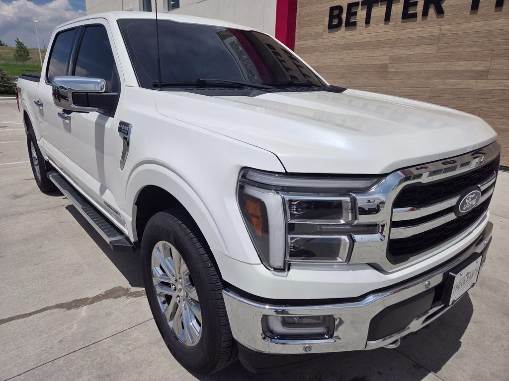2024 White Metallic Ford F-150 Lariat 4X4 Truck