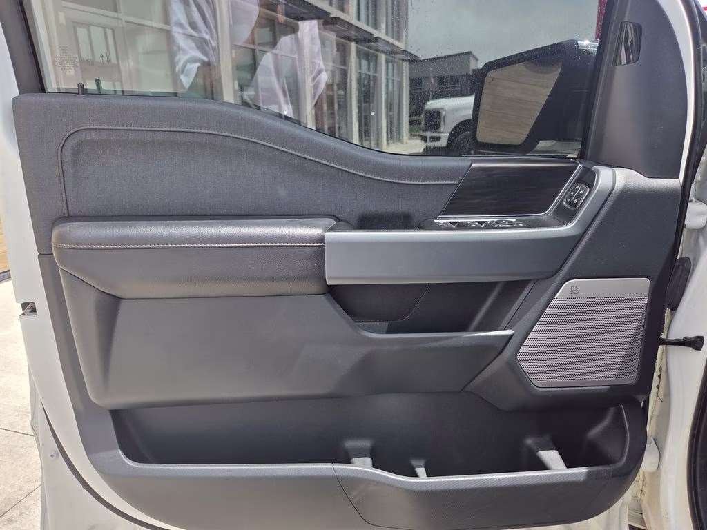 2024 White Metallic Ford F-150 Lariat 4X4 Truck