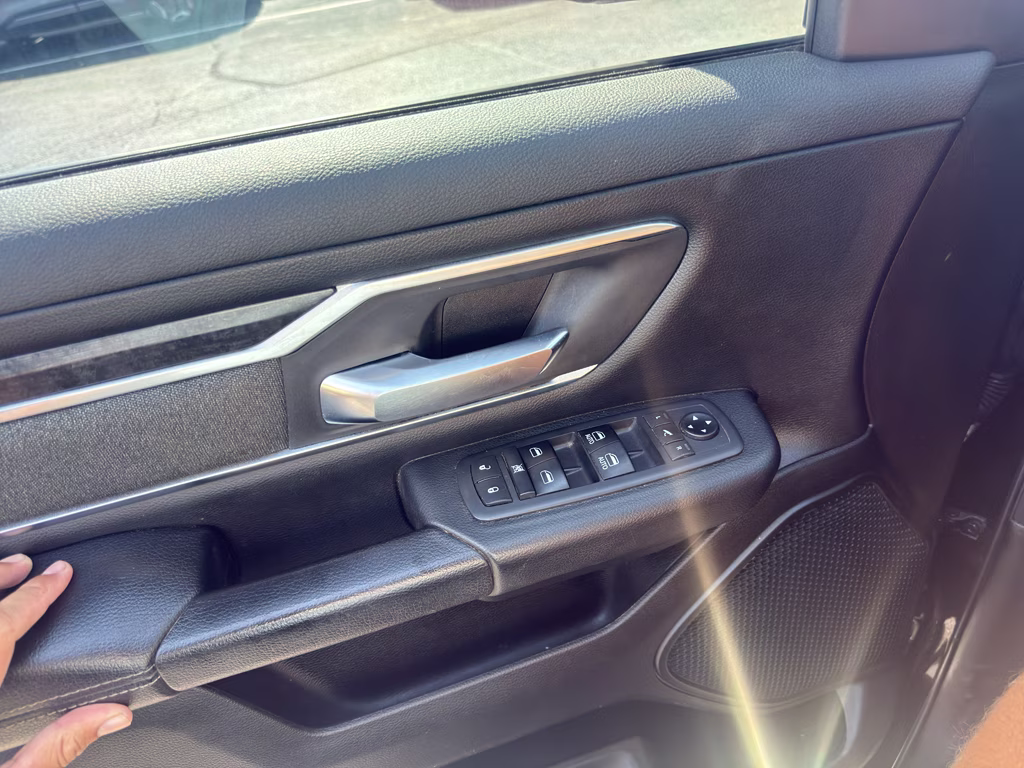 2019 Diamond Black Crystal Pearlcoat Ram 1500 Big Horn/Lone Star 4X4 Truck