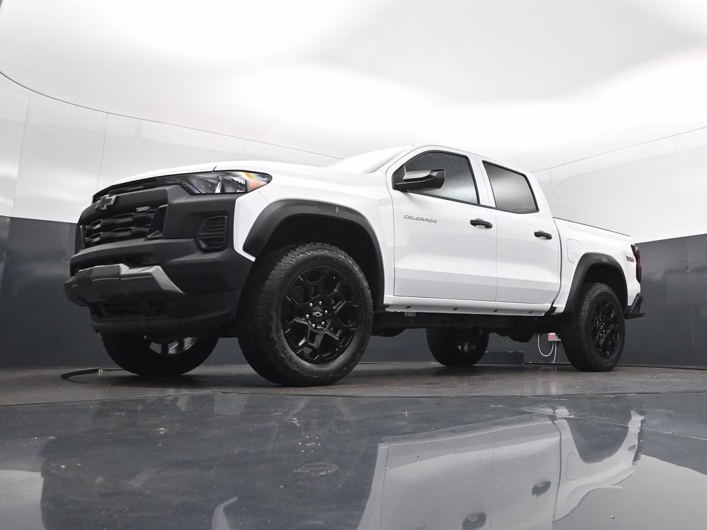 2026 Summit White Chevrolet Colorado Trail Boss 4X4 Truck
