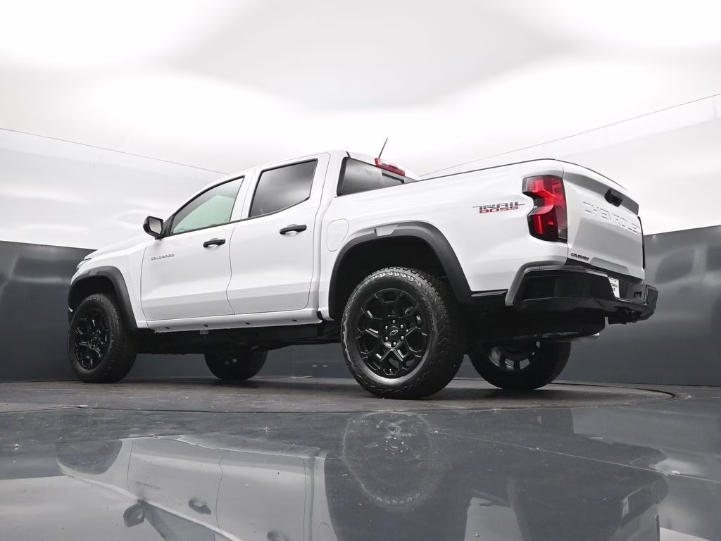 2026 Summit White Chevrolet Colorado Trail Boss 4X4 Truck