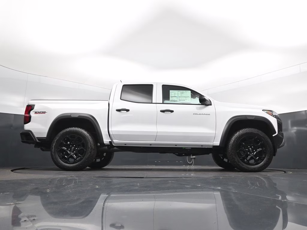 2026 Summit White Chevrolet Colorado Trail Boss 4X4 Truck