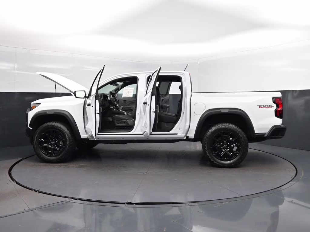 2026 Summit White Chevrolet Colorado Trail Boss 4X4 Truck