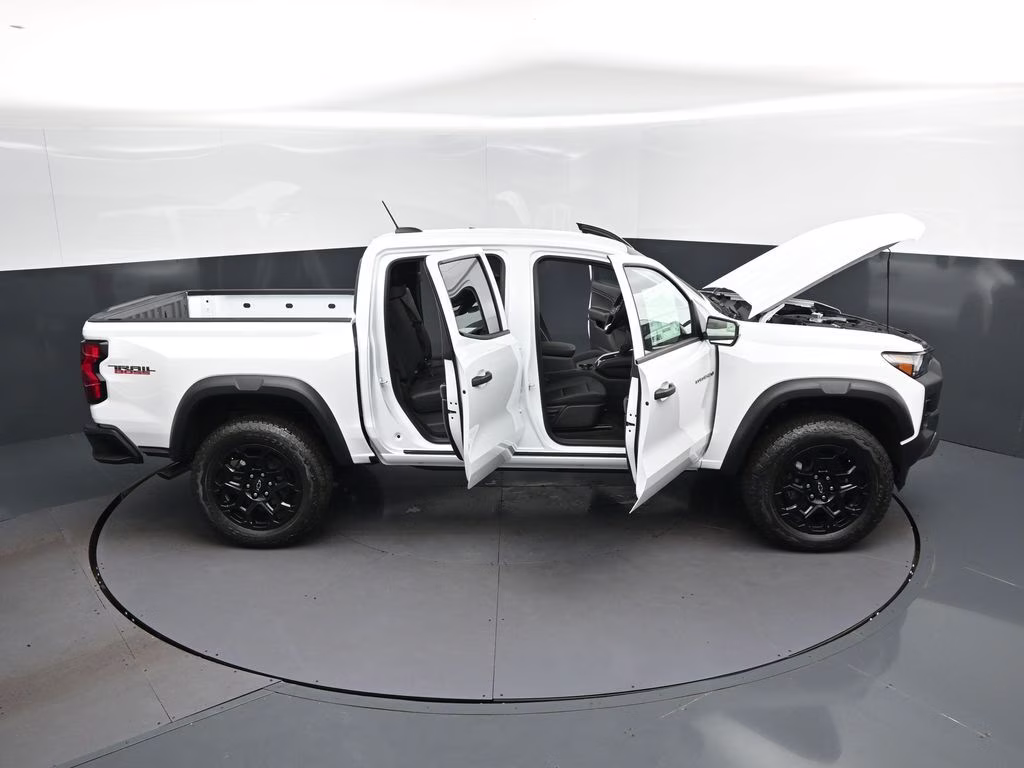 2026 Summit White Chevrolet Colorado Trail Boss 4X4 Truck