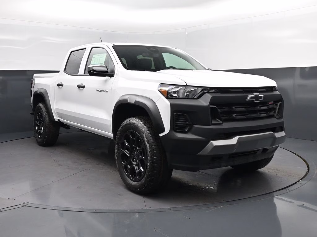 2026 Summit White Chevrolet Colorado Trail Boss 4X4 Truck