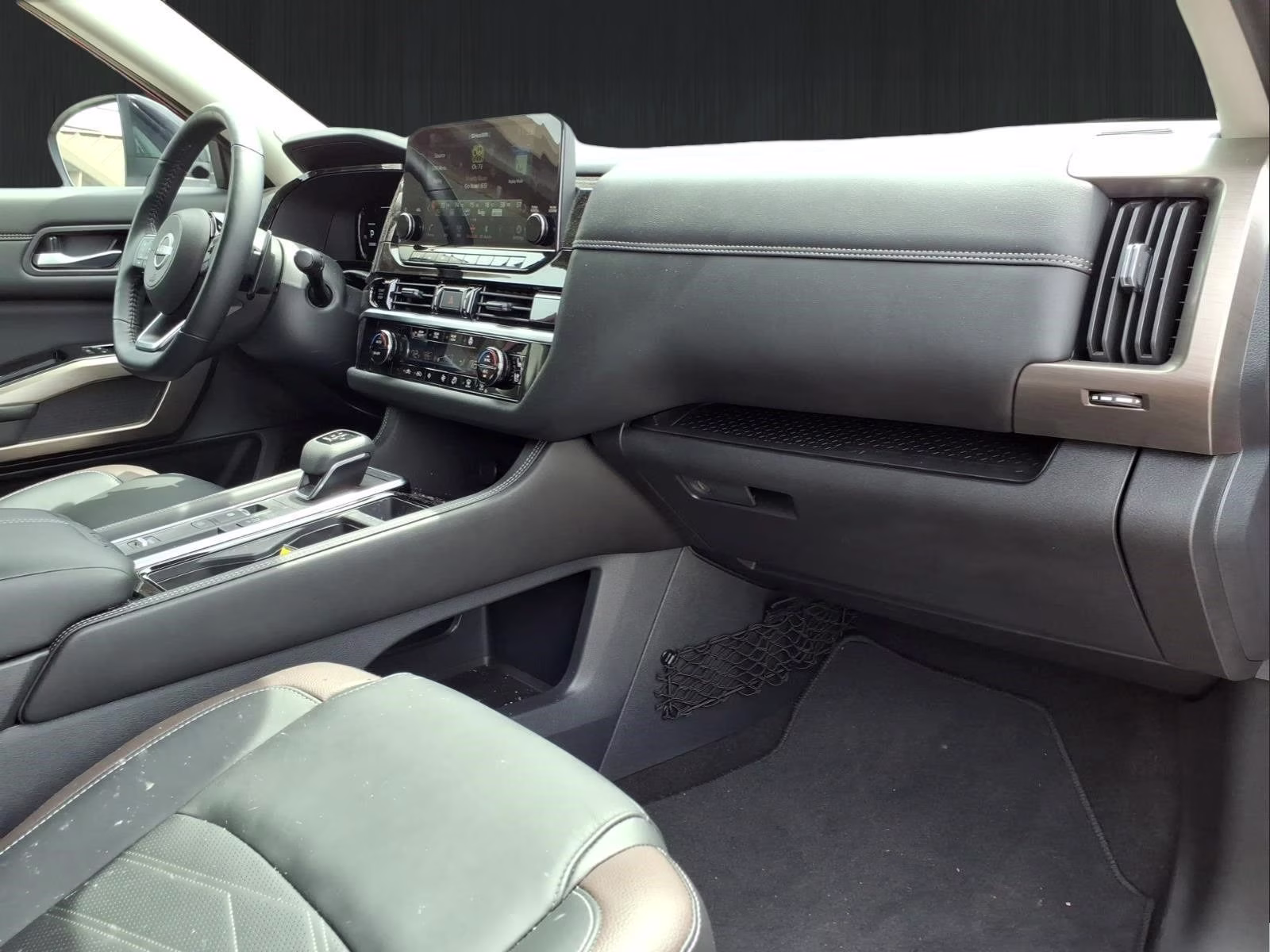 2025 Super Black Nissan Pathfinder Platinum FWD SUV
