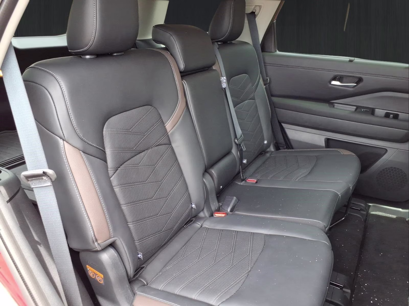 2025 Super Black Nissan Pathfinder Platinum FWD SUV