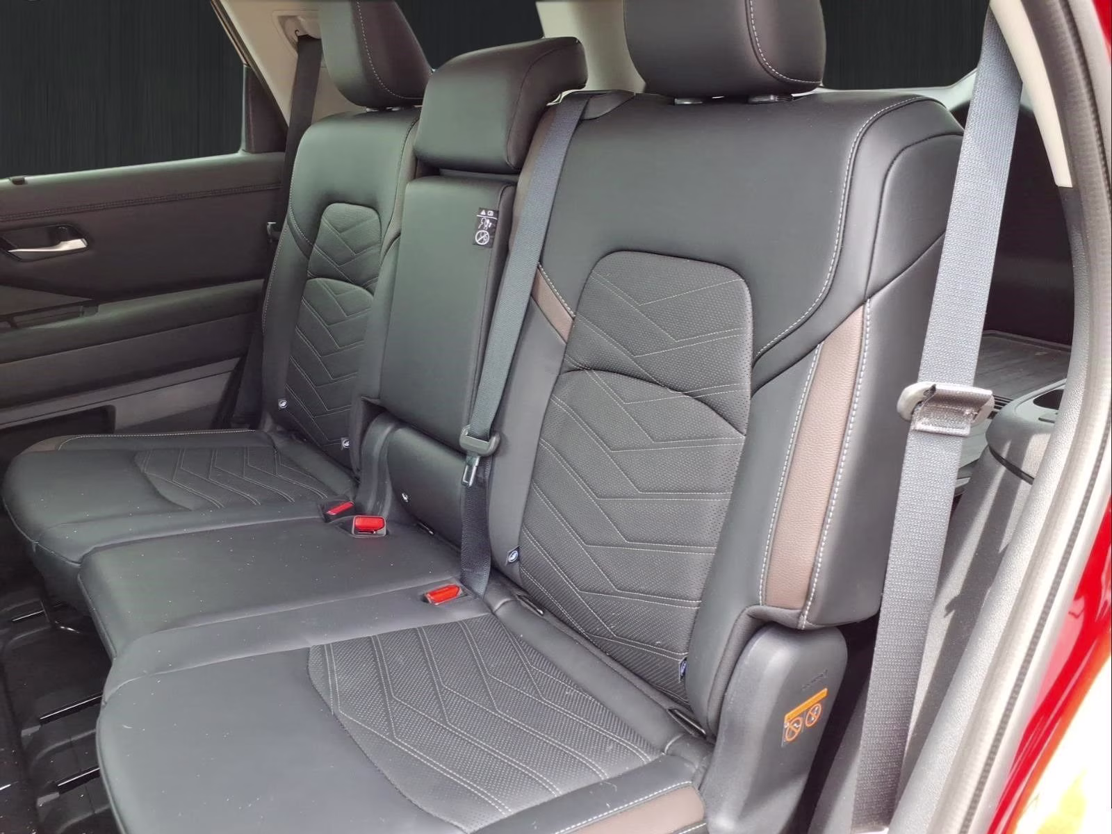 2025 Super Black Nissan Pathfinder Platinum FWD SUV