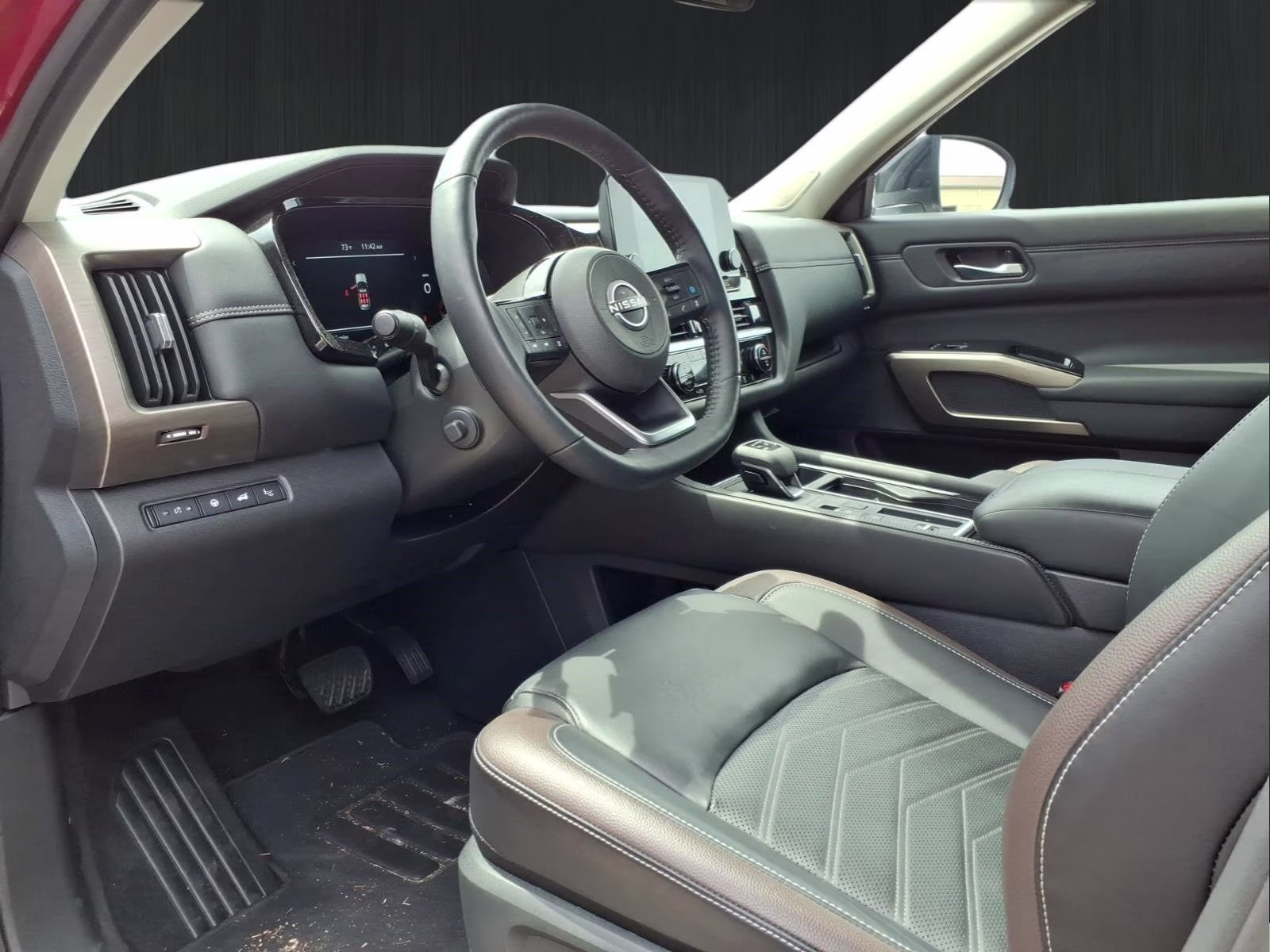 2025 Super Black Nissan Pathfinder Platinum FWD SUV