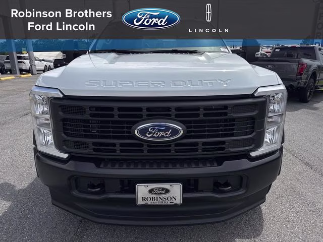 2026 Oxford White Ford Super Duty F-450 DRW XL 4X4 Chassis