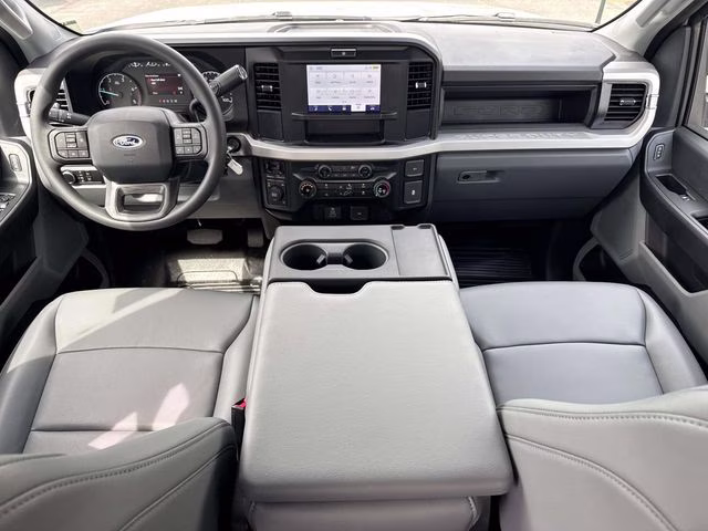 2026 Oxford White Ford Super Duty F-450 DRW XL 4X4 Chassis