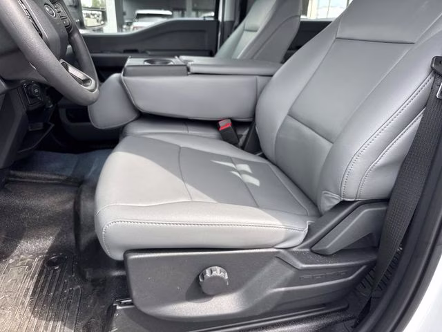 2026 Oxford White Ford Super Duty F-450 DRW XL 4X4 Chassis