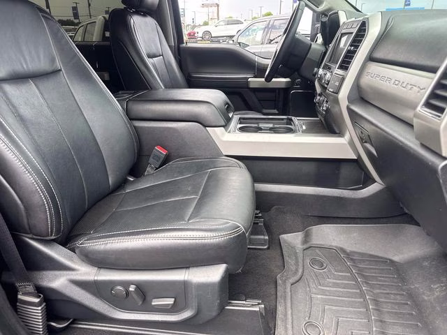 2020 Black Metallic Ford Super Duty F-250 SRW Lariat 4X4 Truck