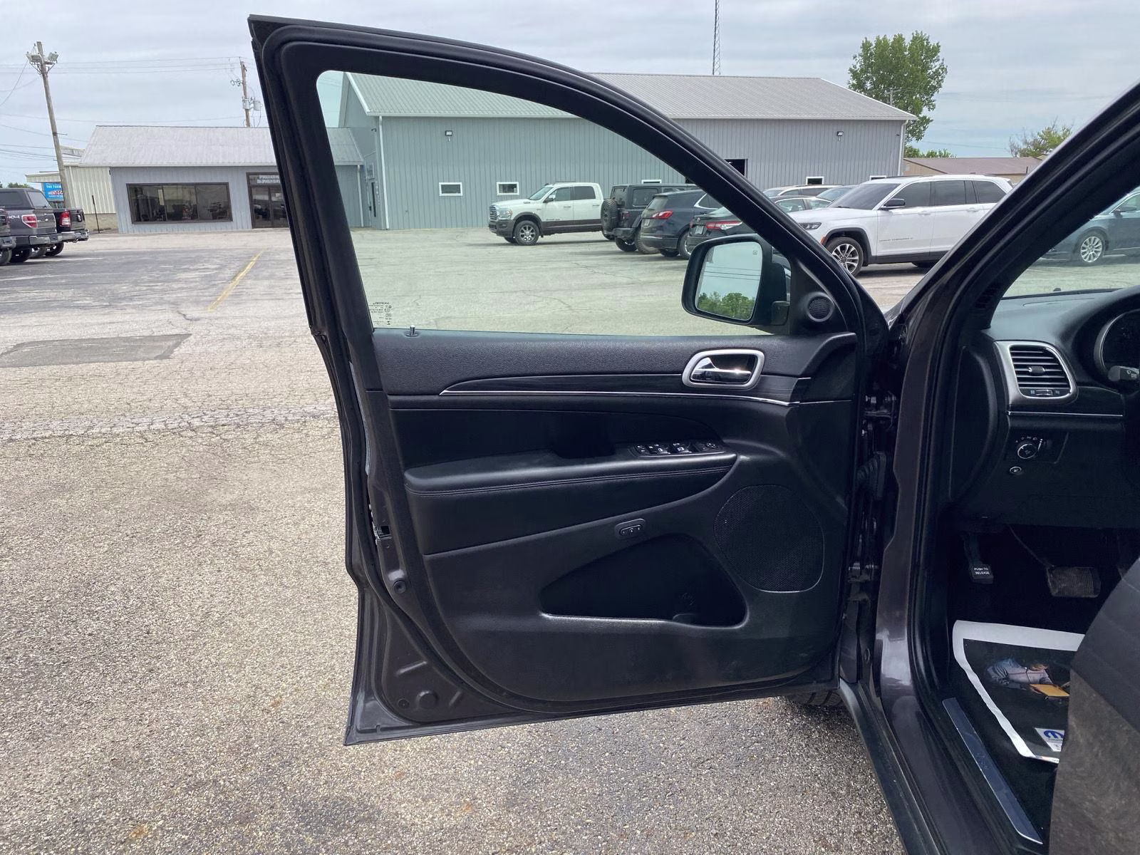 2020 Granite Crystal Metallic Clearcoat Jeep Grand Cherokee Limited 4X4 SUV