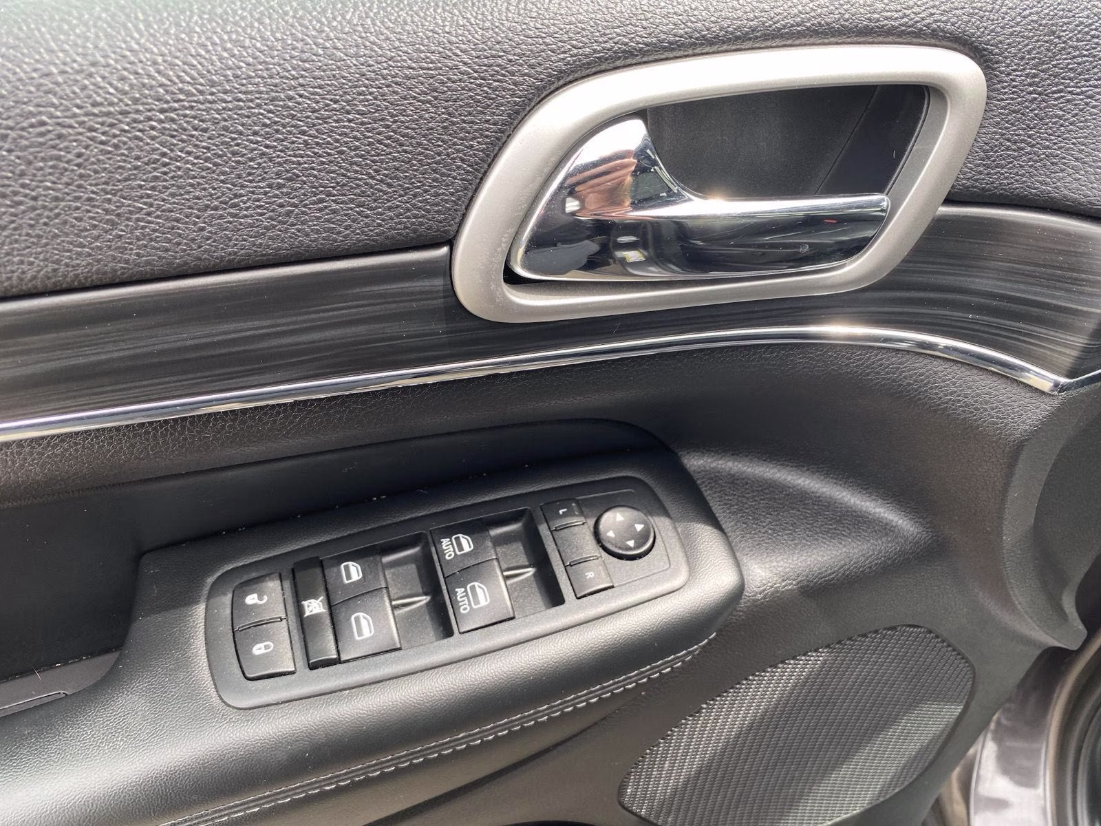 2020 Granite Crystal Metallic Clearcoat Jeep Grand Cherokee Limited 4X4 SUV