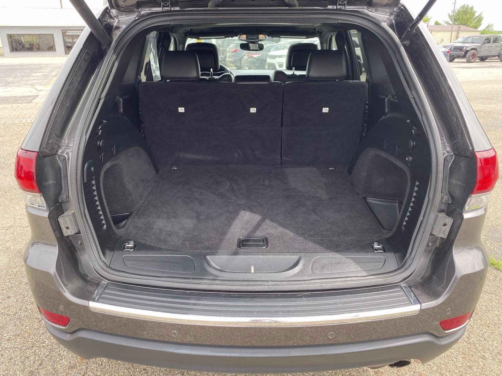 2020 Granite Crystal Metallic Clearcoat Jeep Grand Cherokee Limited 4X4 SUV