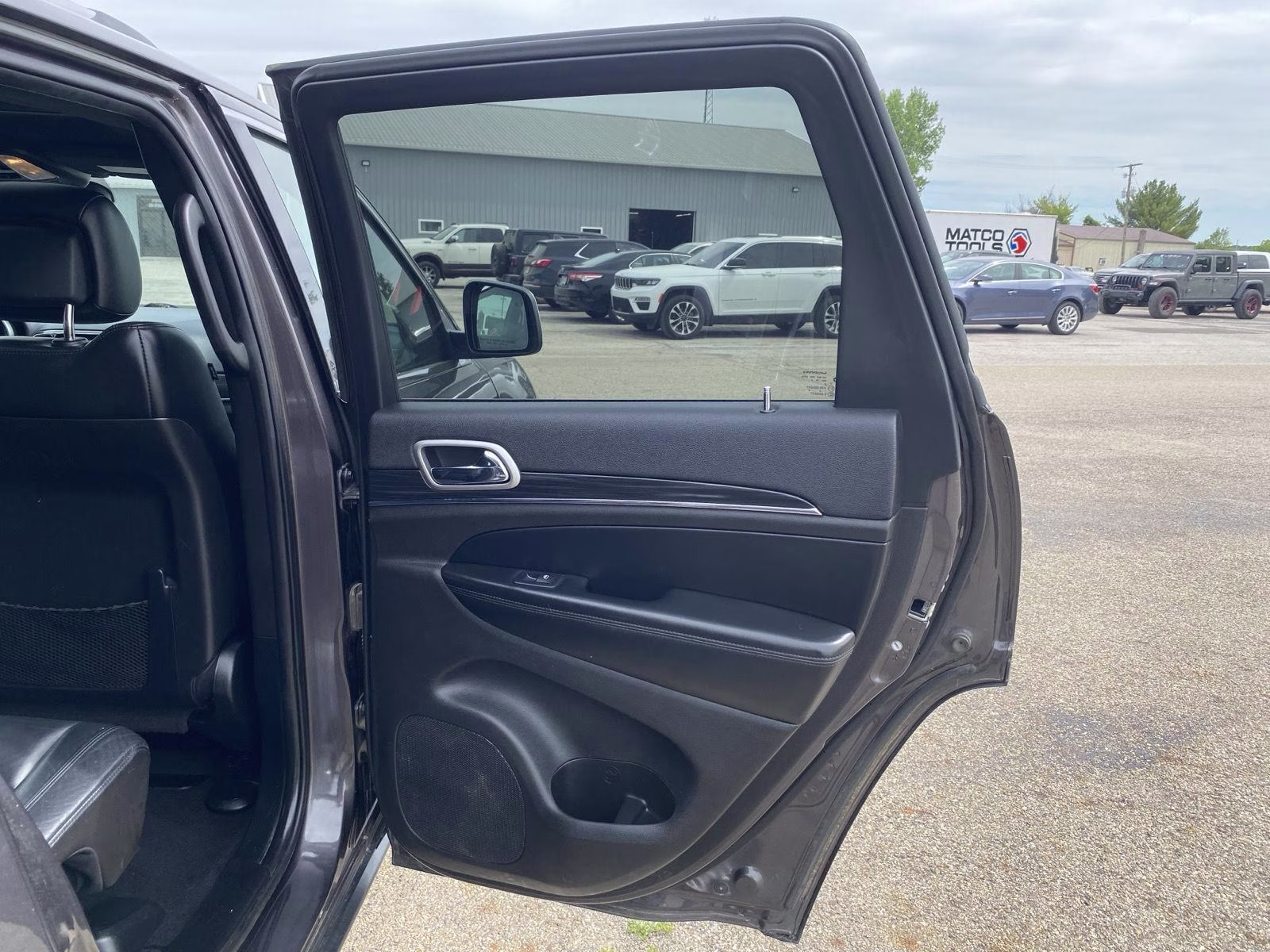 2020 Granite Crystal Metallic Clearcoat Jeep Grand Cherokee Limited 4X4 SUV