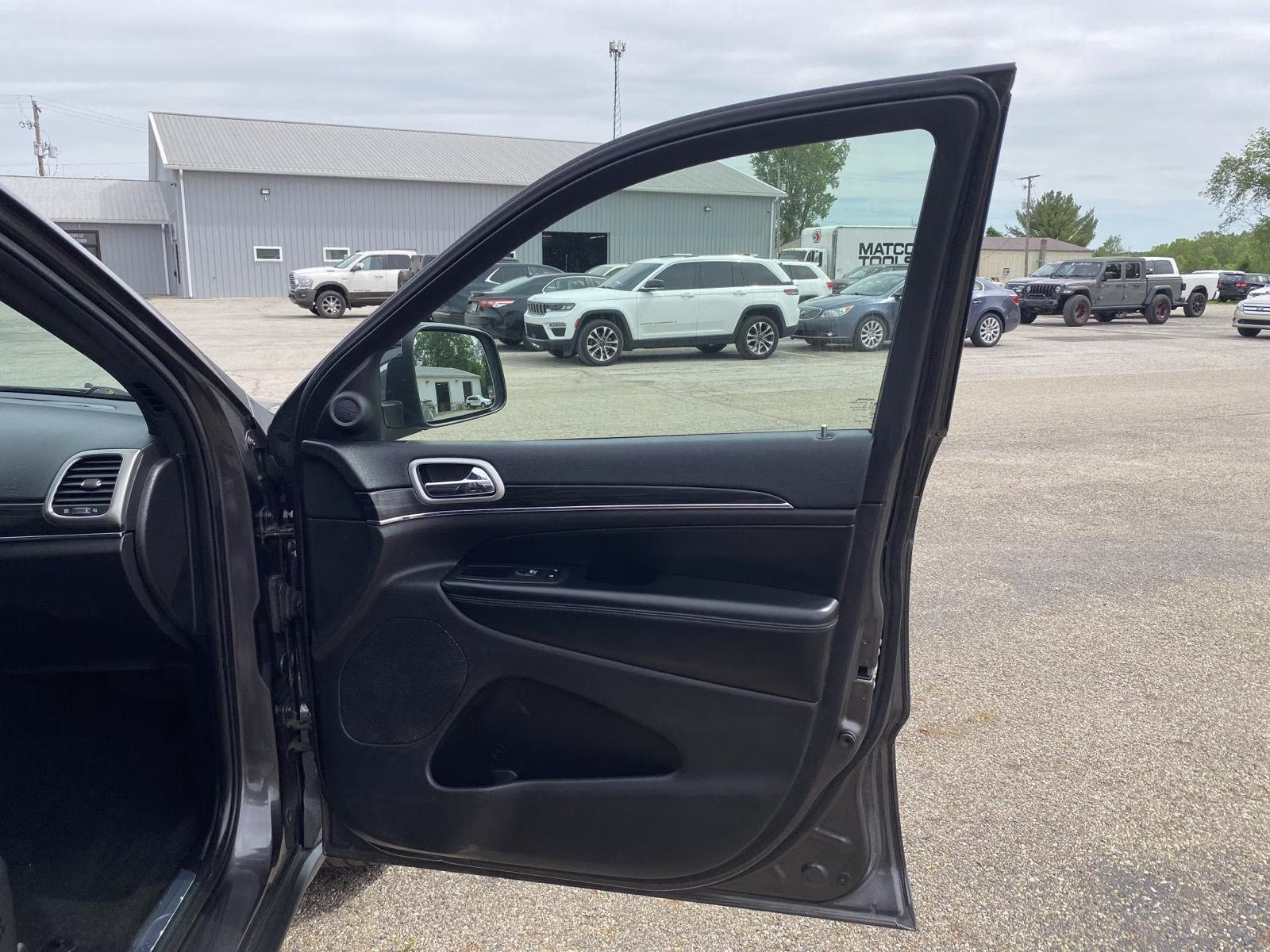 2020 Granite Crystal Metallic Clearcoat Jeep Grand Cherokee Limited 4X4 SUV