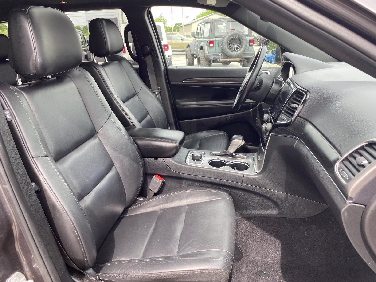 2020 Granite Crystal Metallic Clearcoat Jeep Grand Cherokee Limited 4X4 SUV