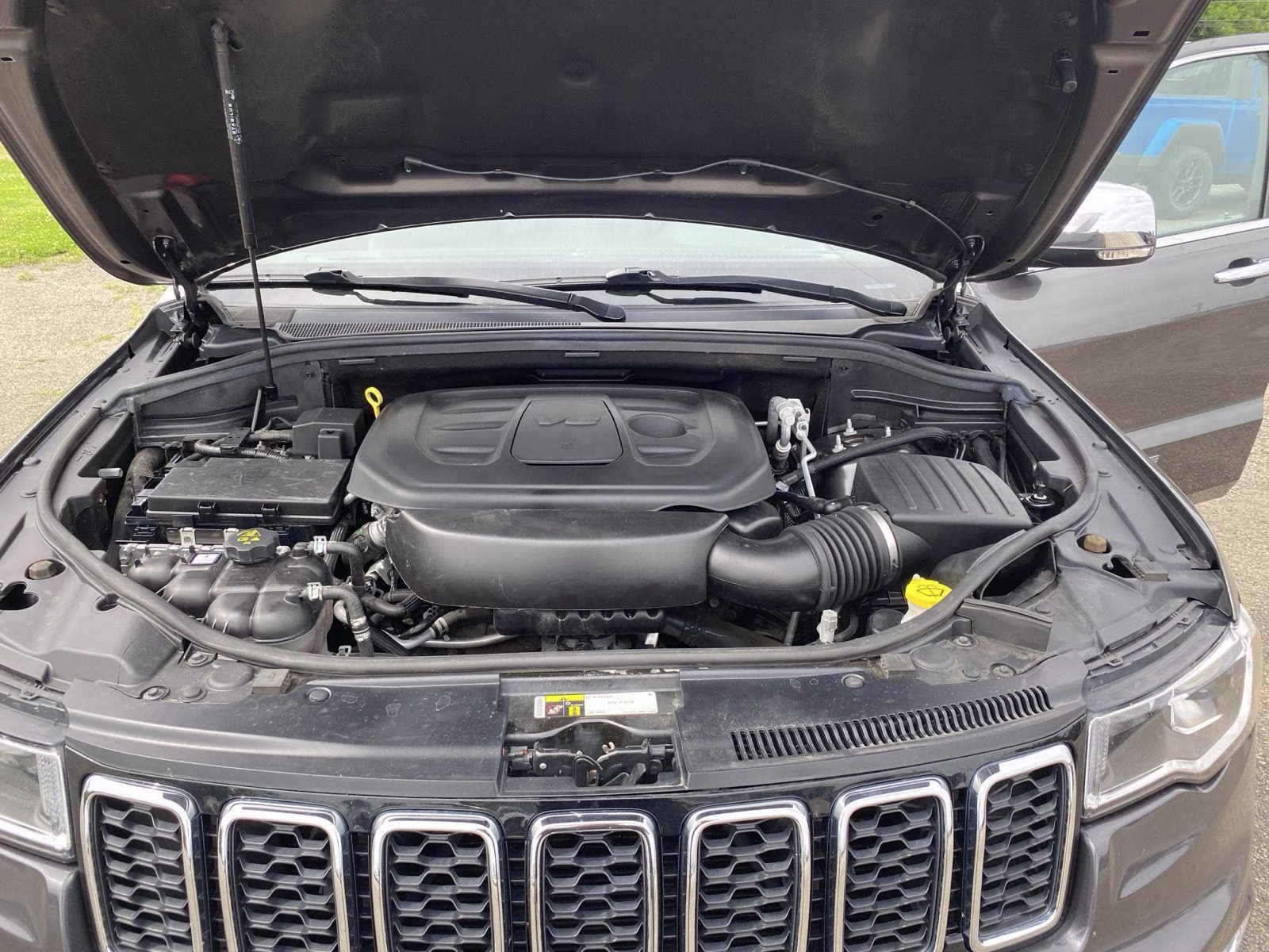 2020 Granite Crystal Metallic Clearcoat Jeep Grand Cherokee Limited 4X4 SUV