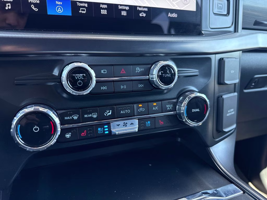 2025 Agate Black Metallic Ford F-150 Lariat 4X4 Truck