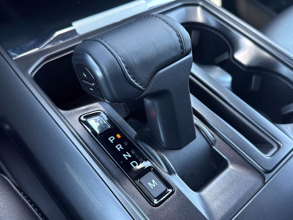 2025 Agate Black Metallic Ford F-150 Lariat 4X4 Truck
