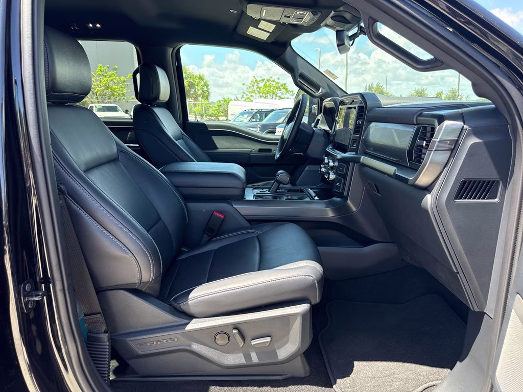 2025 Agate Black Metallic Ford F-150 Lariat 4X4 Truck