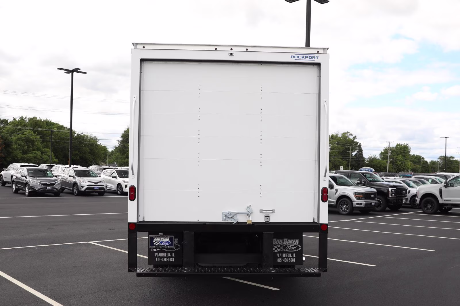 2027 Oxford White Ford E-Series Cutaway RWD Chassis