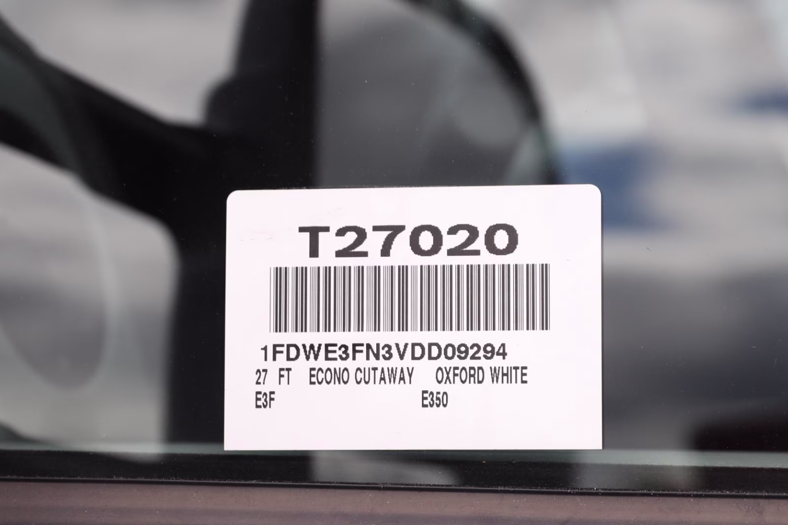 2027 Oxford White Ford E-Series Cutaway RWD Chassis
