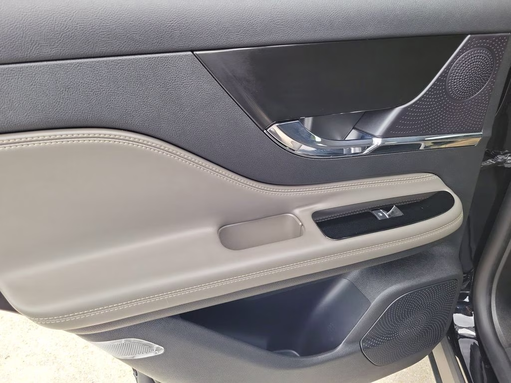 2024 Infinite Black Metallic Clearcoat Lincoln Corsair Premiere FWD SUV